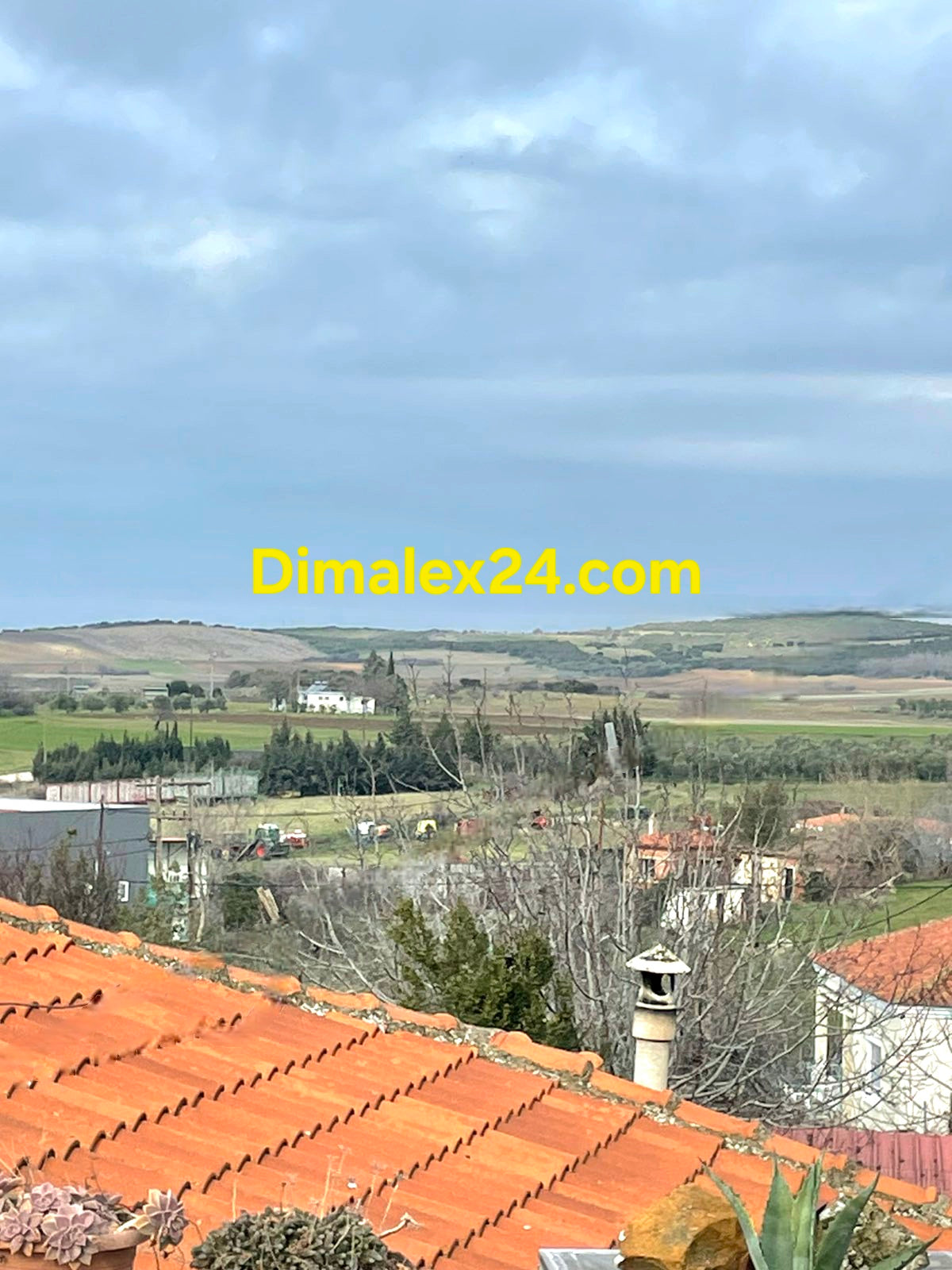 Просторна гледка към околностите на област Родопи от имот в Проскинитес, Северна Гърция.