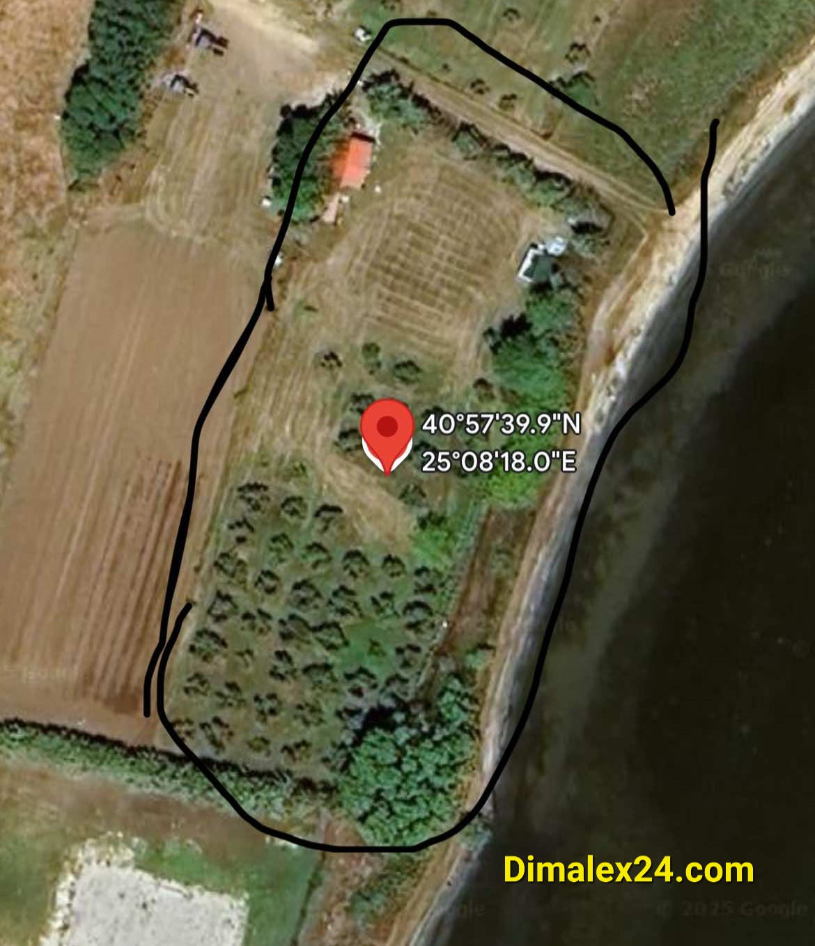 Сателитна карта на парцел в Гърция с координати 40°57'39.9"N 25°08'18.0"E, разположен до езеро.