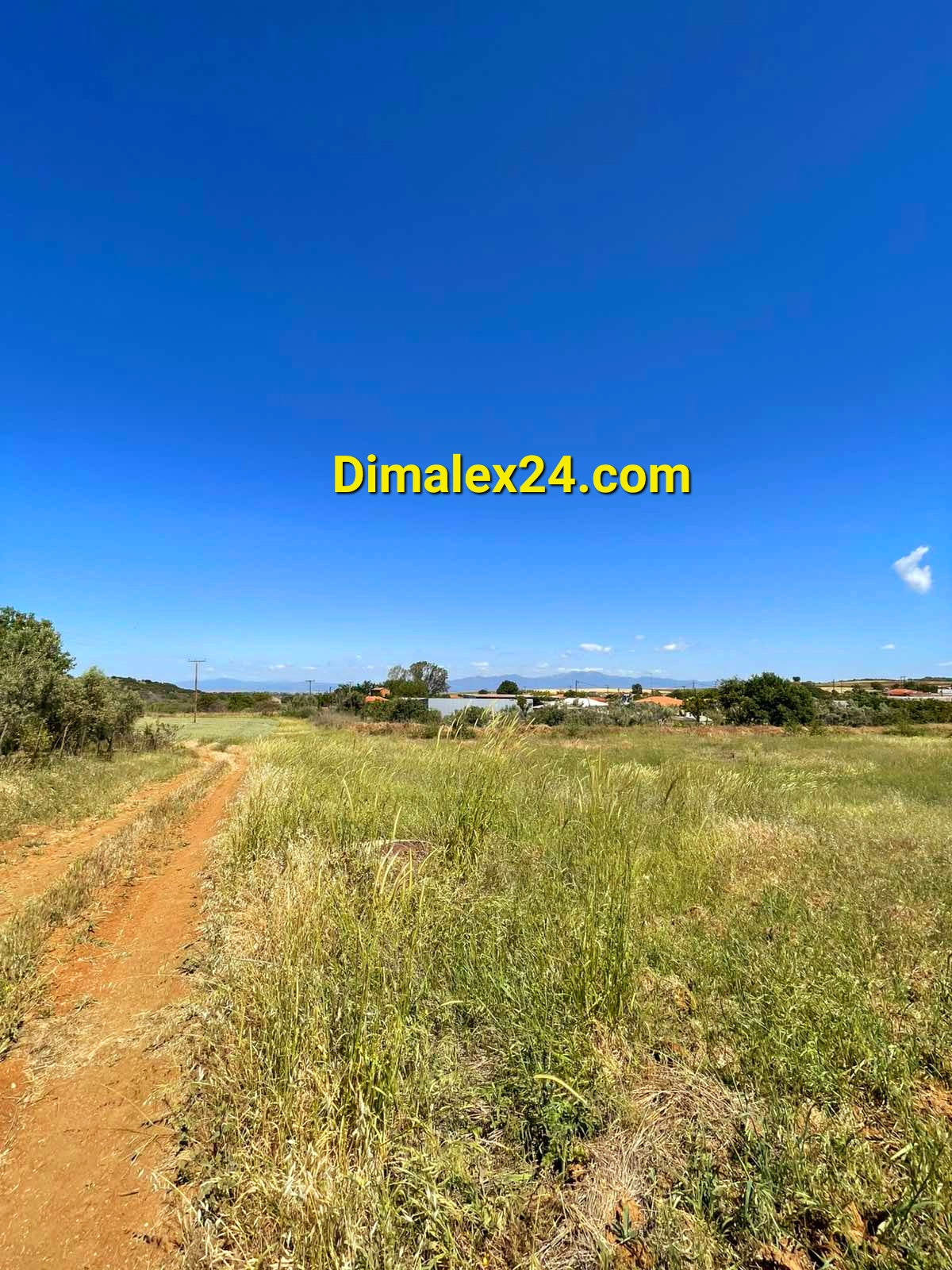 Парцел с площ 1300 кв.м. в Ксилагани, Родопи, с възможност за ток и вода.