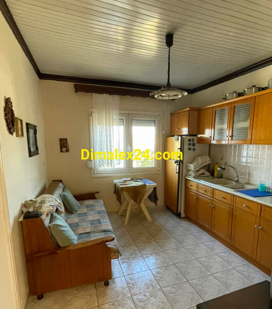 Кухня с трапезария в къща в проскинитес.