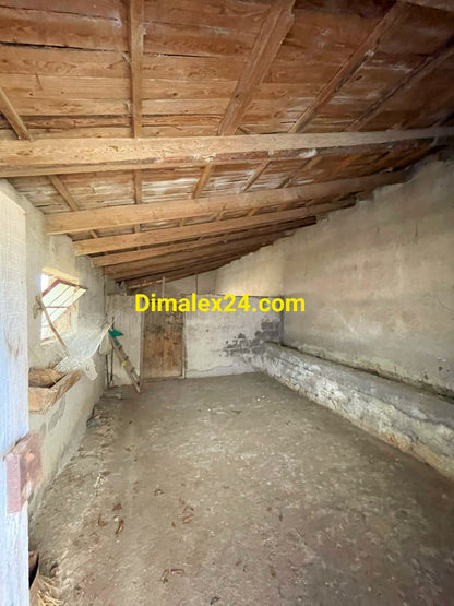 Допълнителна постройка като хамбар или склад в имот  Северна Гърция.