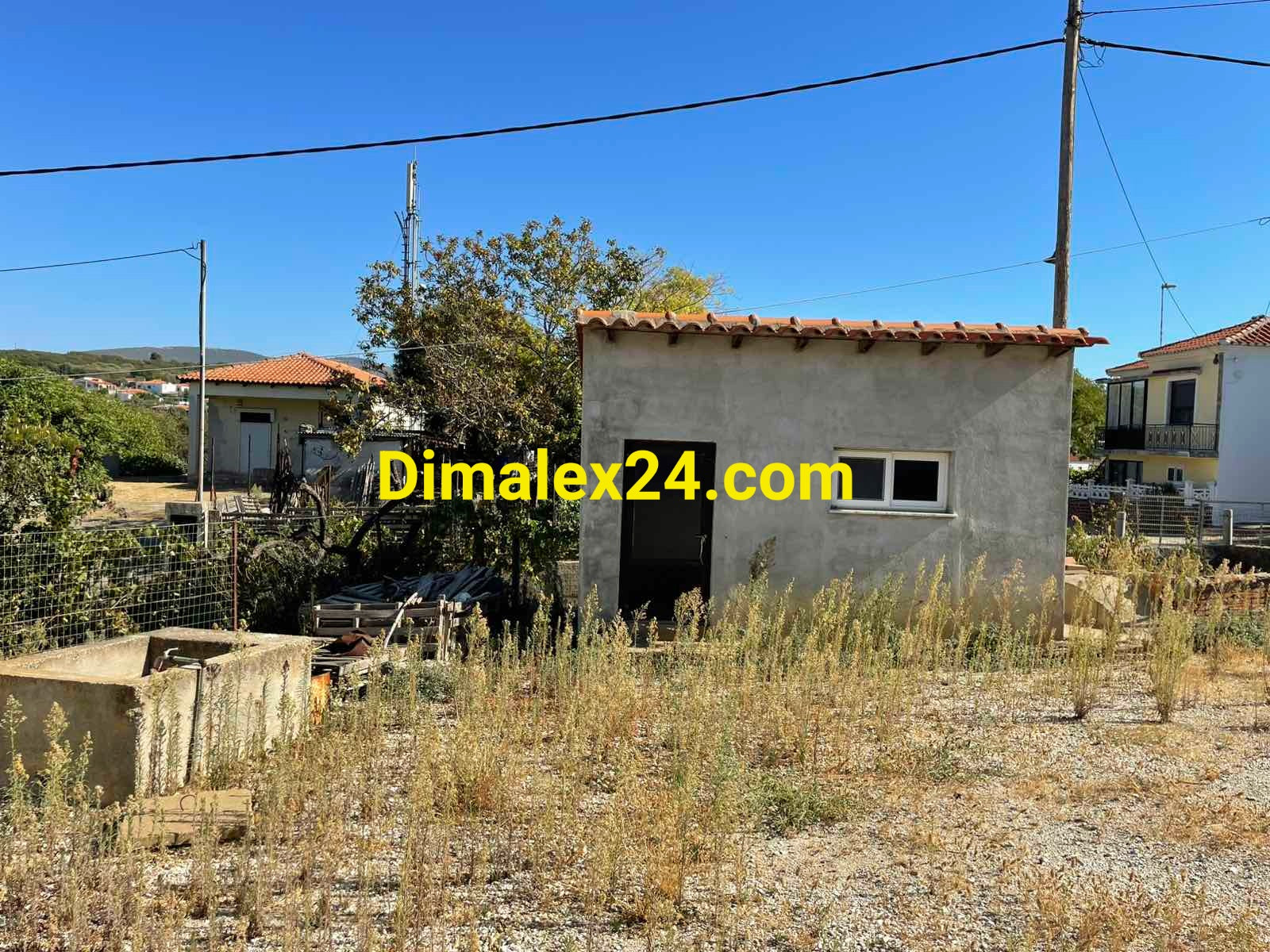 Селскостопанска постройка в двор на къща в северна Гърция.