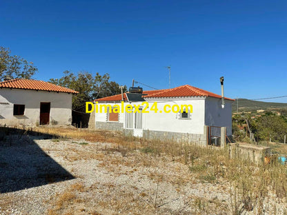 Къща в Проскинитес, Северна Гърция - фасада с нова гограма и соларен бойлер на покрива.