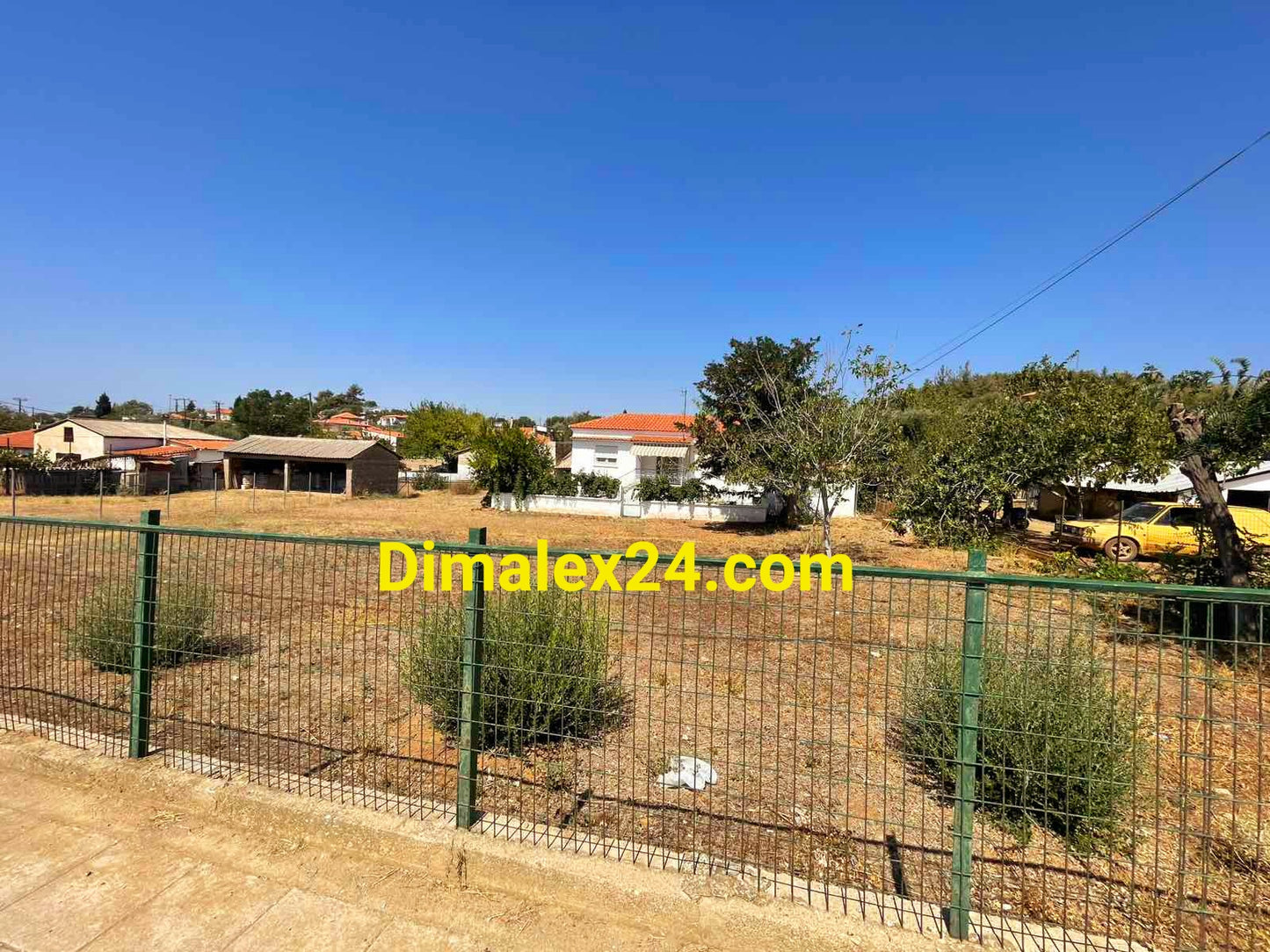 Равен парцел с лесен достъп и потенциал за къща или бунгала в Ксилагани.