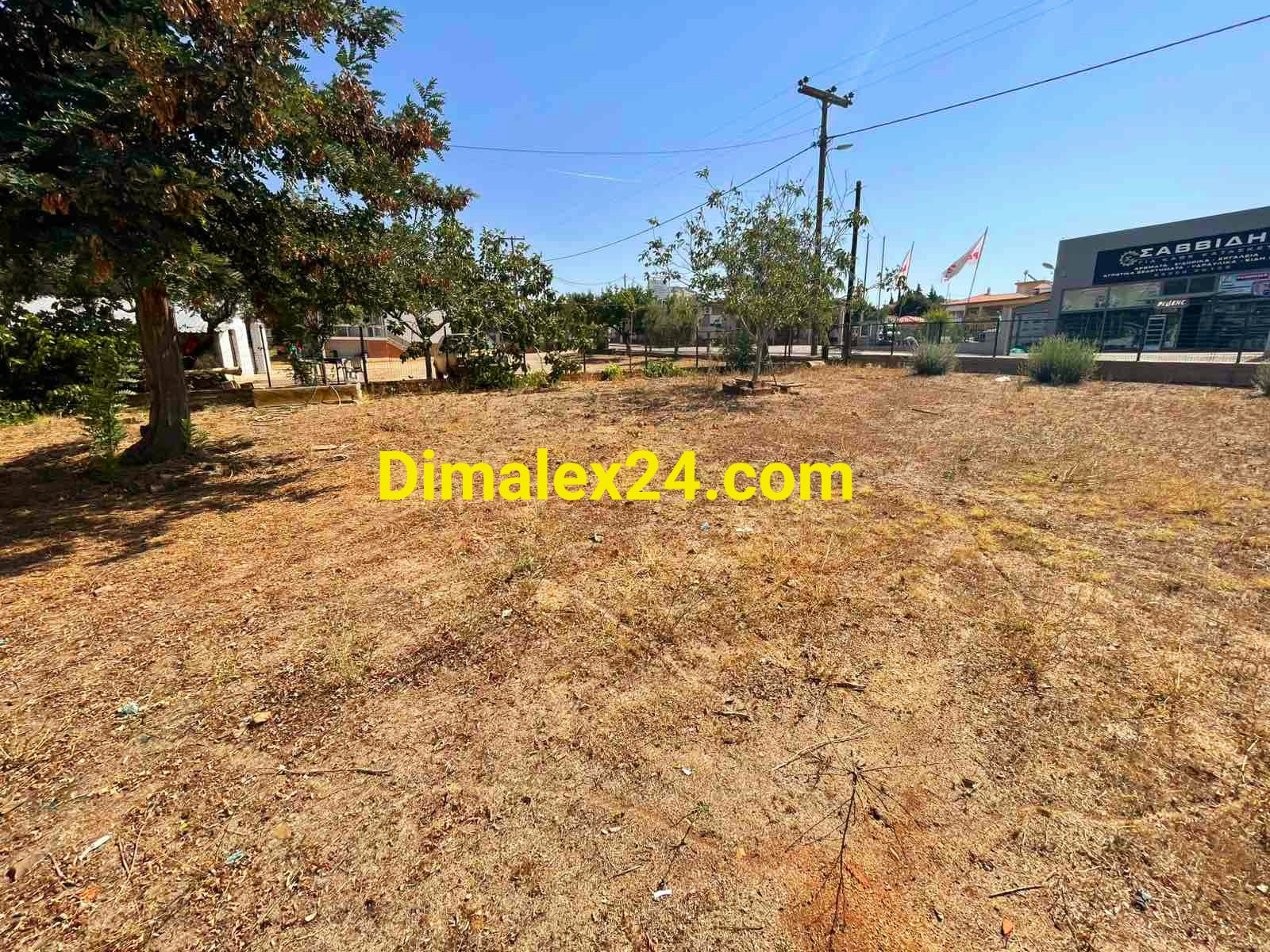 Парцел в село Ксилагани намиращ се на главен път Комотини - Ксилагани с инвестиционен потенциал.