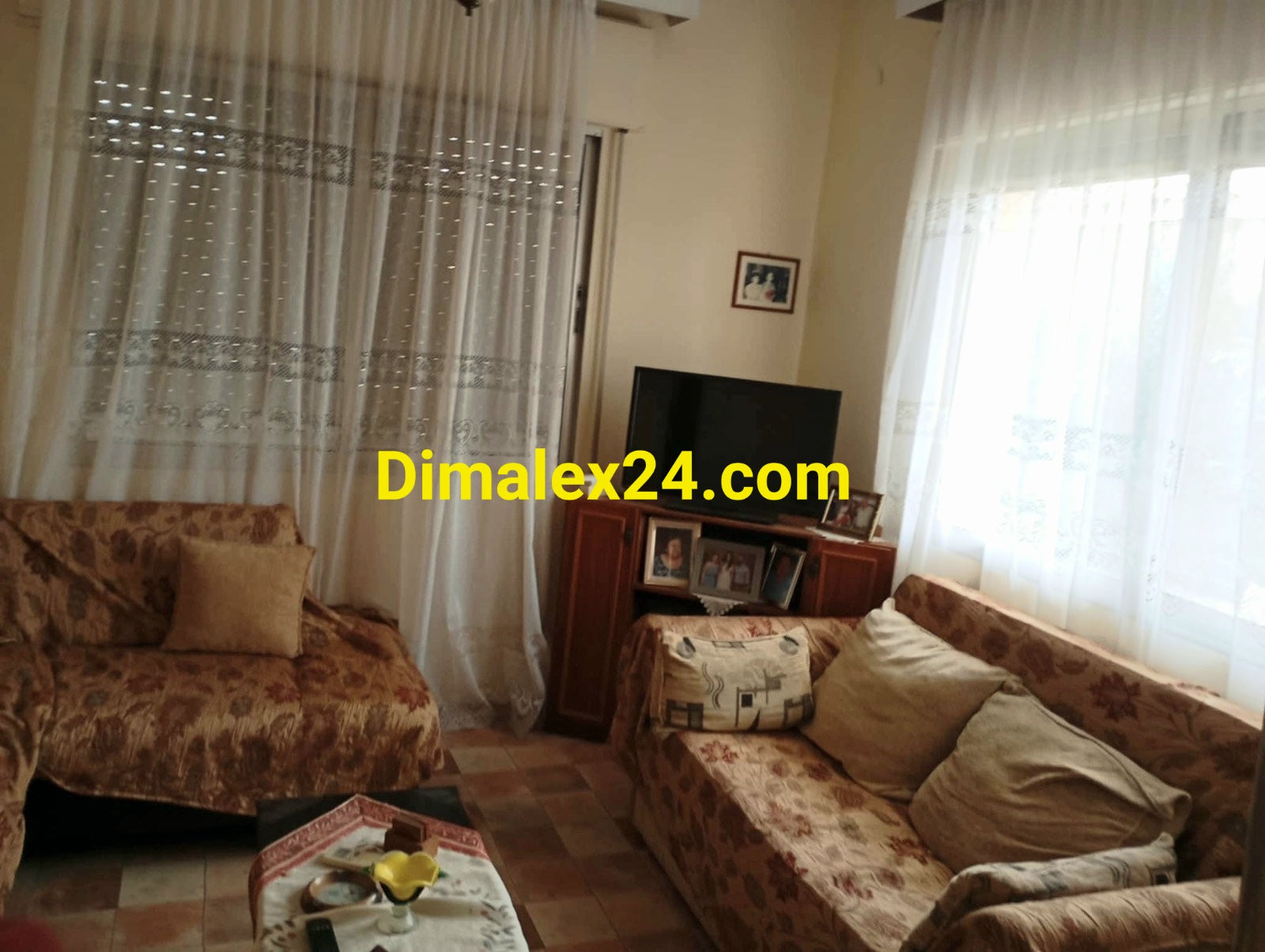 Всекидневна на къща в Северна Гърция, област родопи, село Адриани на 13 км от морето и на 40 км от България.