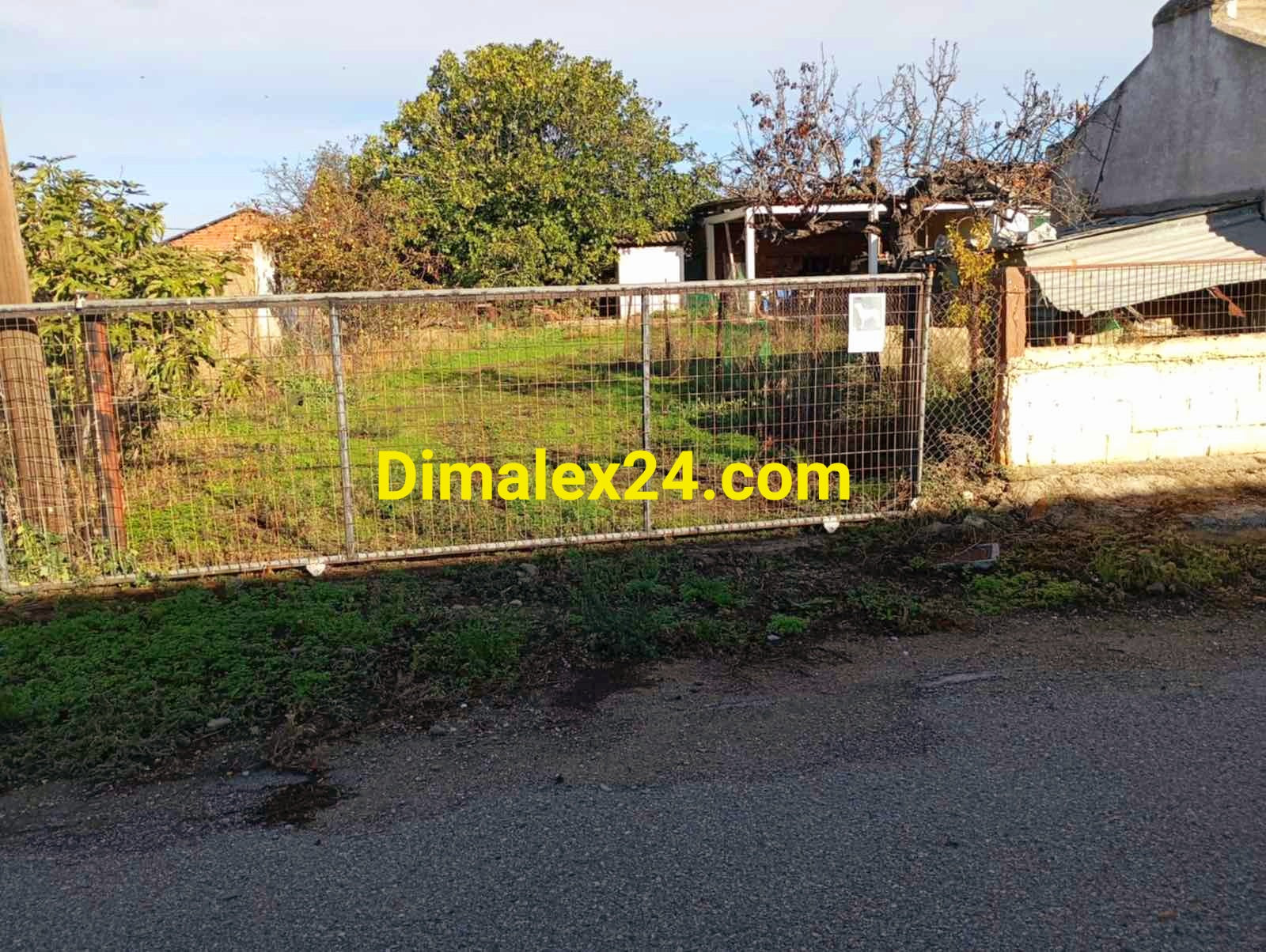 Заден двор на имот в Адриани,област Родопи,Гърция.