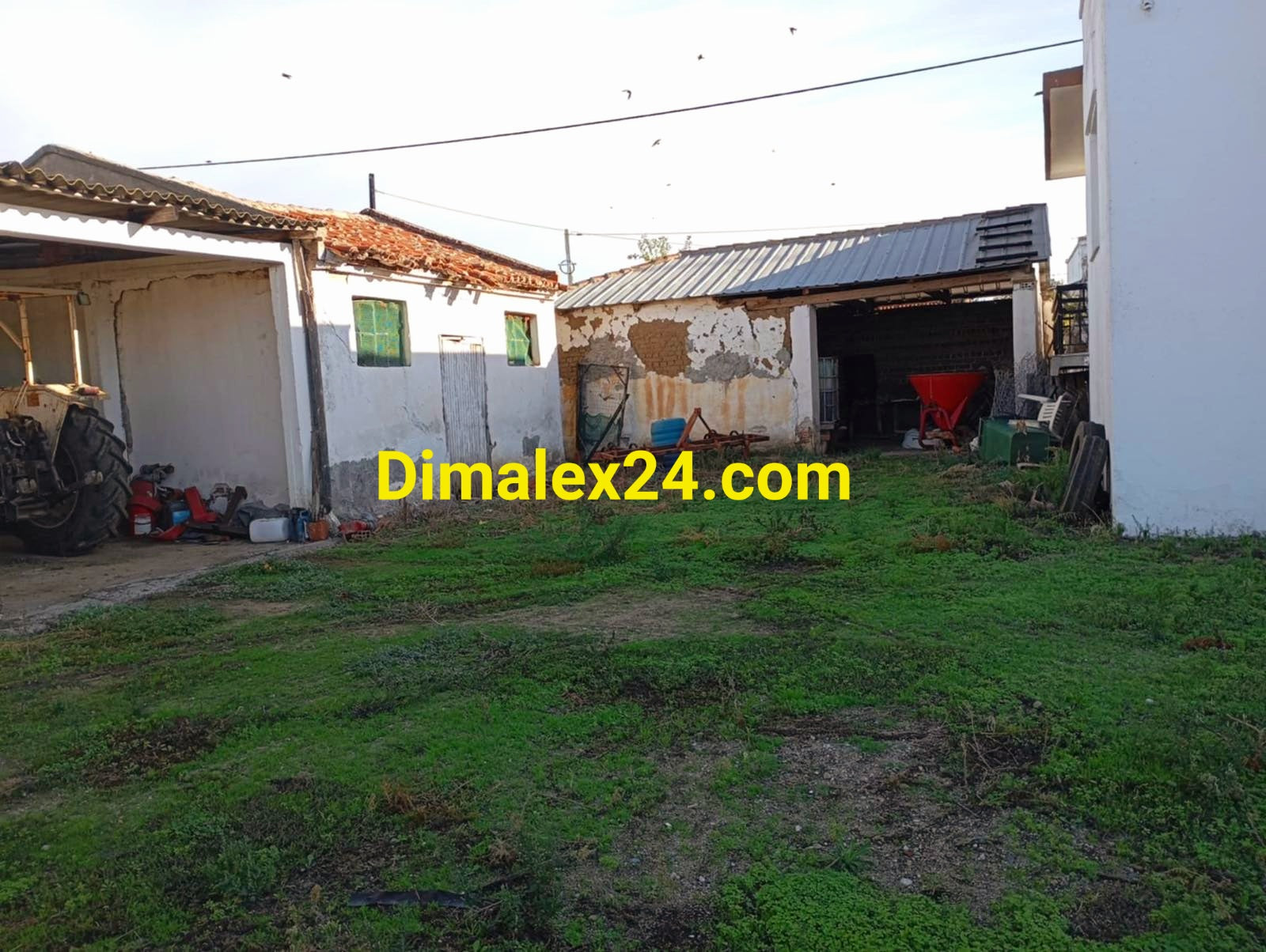 Допълнителни сгради в двора – възможност за паркинг и склад. - имот в Гърция, област Родопи.