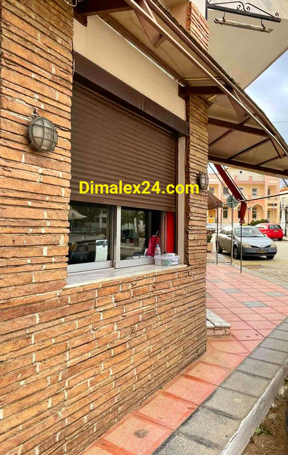 Ъглова фасада на част от магазин в центъра на Ксилагани,област Родопи - имот с висок инвестиционен потенциал.