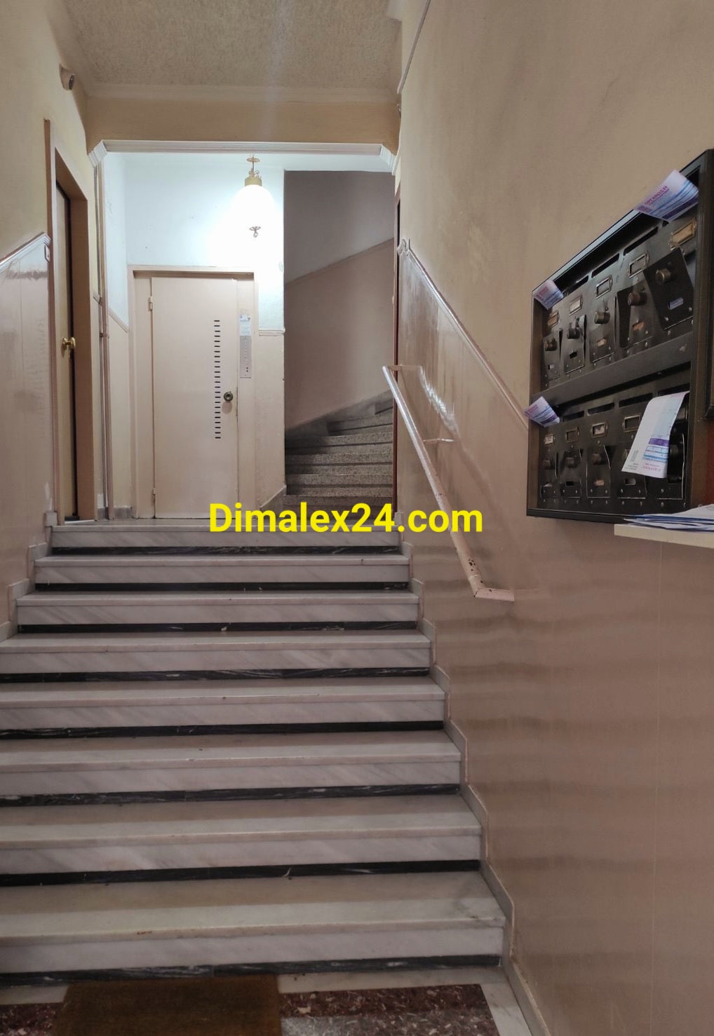 Входно предверие на жилищна сграда в Солун,Гърция, Централна Македония.