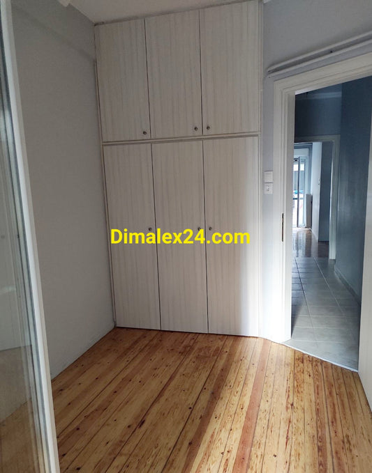 Спалня в апартамент край морето – Солун, Гърция.