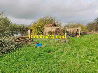 Имот с възможност за строеж и стари постройки в Ксилагани.