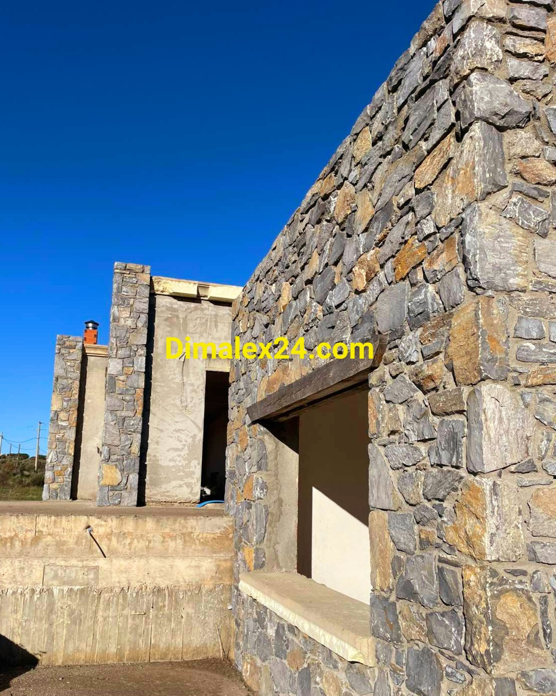 Хасада на каменна къща в Гърция,област Родопи, Платанитис с басейн на 150 м. от плажа.