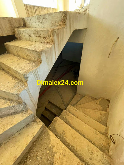 вътрешно стълбище на триетажна недостроена къща в Платанитис,област Родопи,гърция.