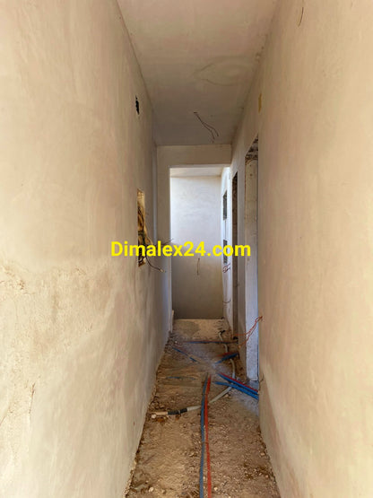 Коридор на триетажна недостроена къща на 150 м. от плажа на Платанитис,област Родопи,Гърция.