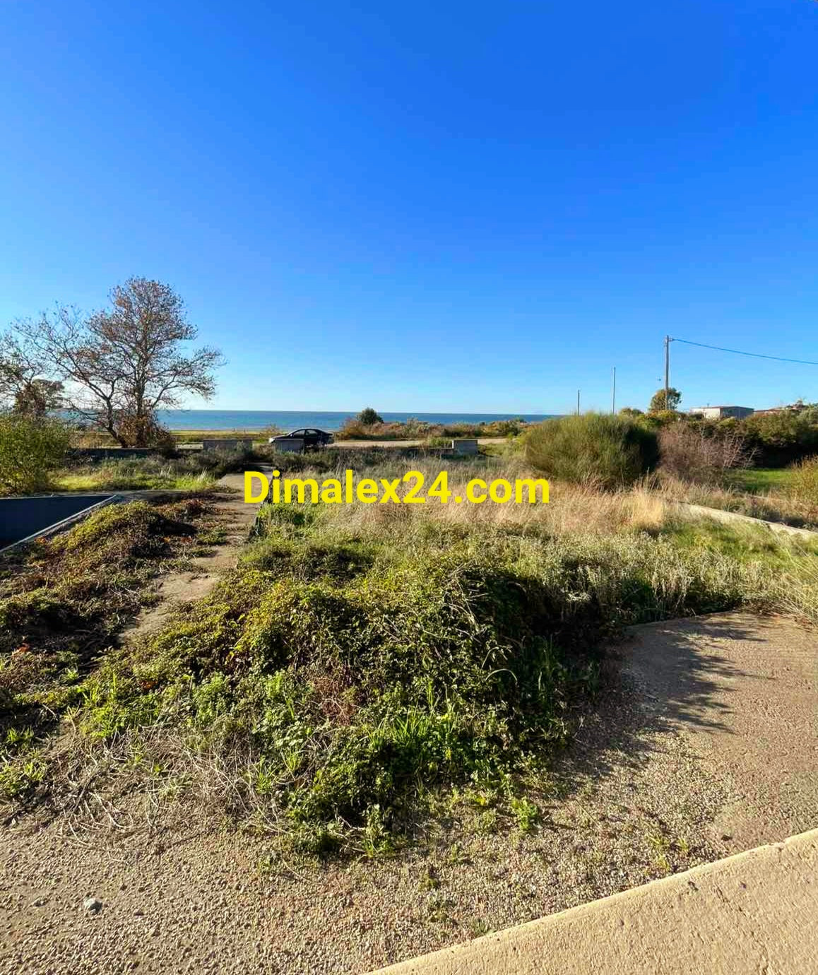 Панорамна гледка към плажа на Платанитис от недостроена къща с басейна и просторен двор. Имот на 150 м. от плажа в Гърция,област Родопи.