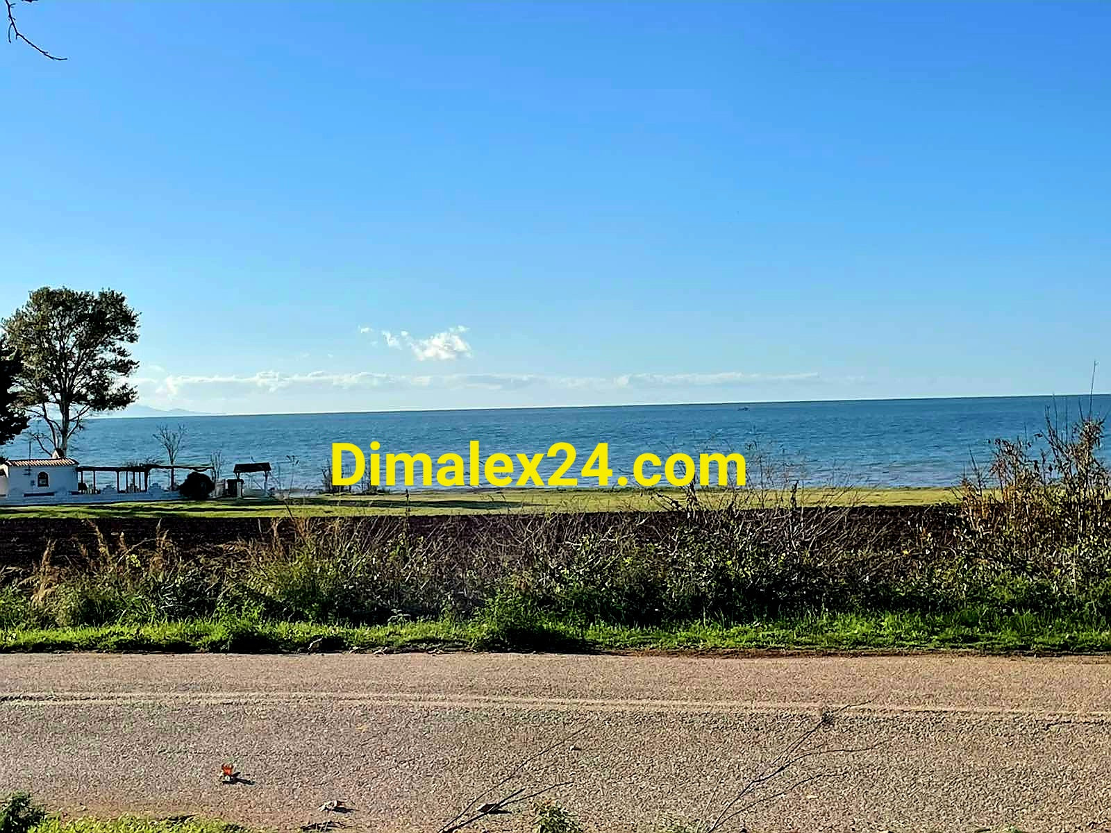 Панорамна гледка към плажа на Платанитис,област Родопи, Северна Гърция. 