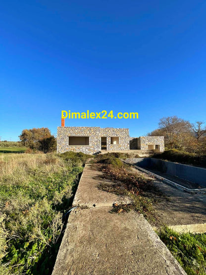 Панорамна снимка на имот с басейн на 150 метра от плажа на Платанитис,Северна Гърция, област Родопи.