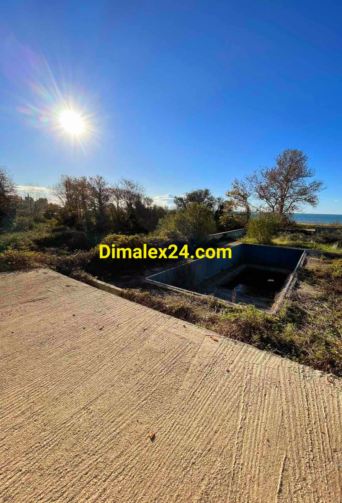 Басейн пред къща близо до плажовете на Платанитис на 150 м.