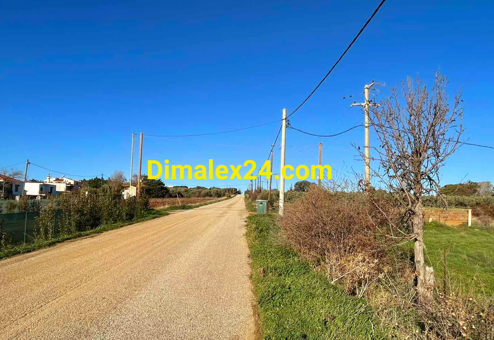 Парцел в Платанитис с лице на асфалтов път в област Родопи, Северна Гърция.