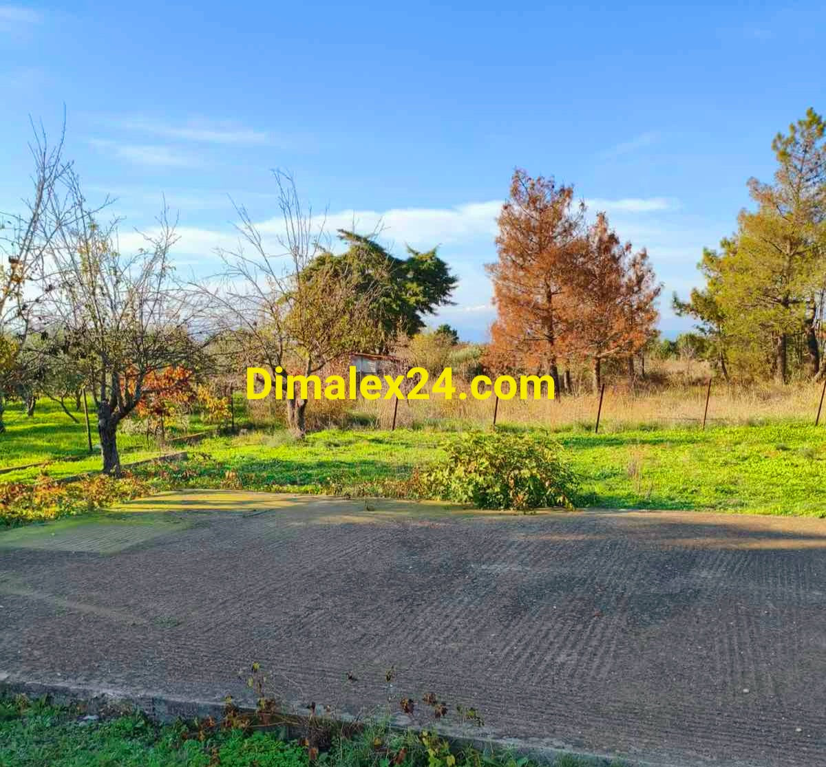 Инвестиционен парцел в Ампелакия, област Родопи — близо до морето на 130 м. от плажа.