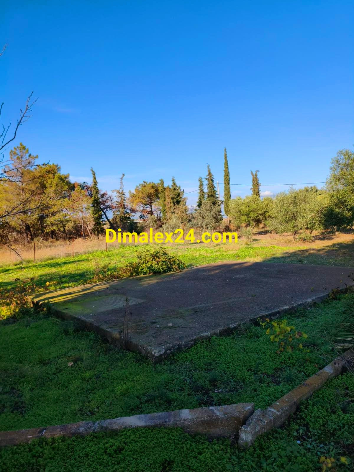 Терен до красив плаж, идеален за каравана, кемпер или отдаване под наем - Ампелакия, област Родопи, Северна Гърция.