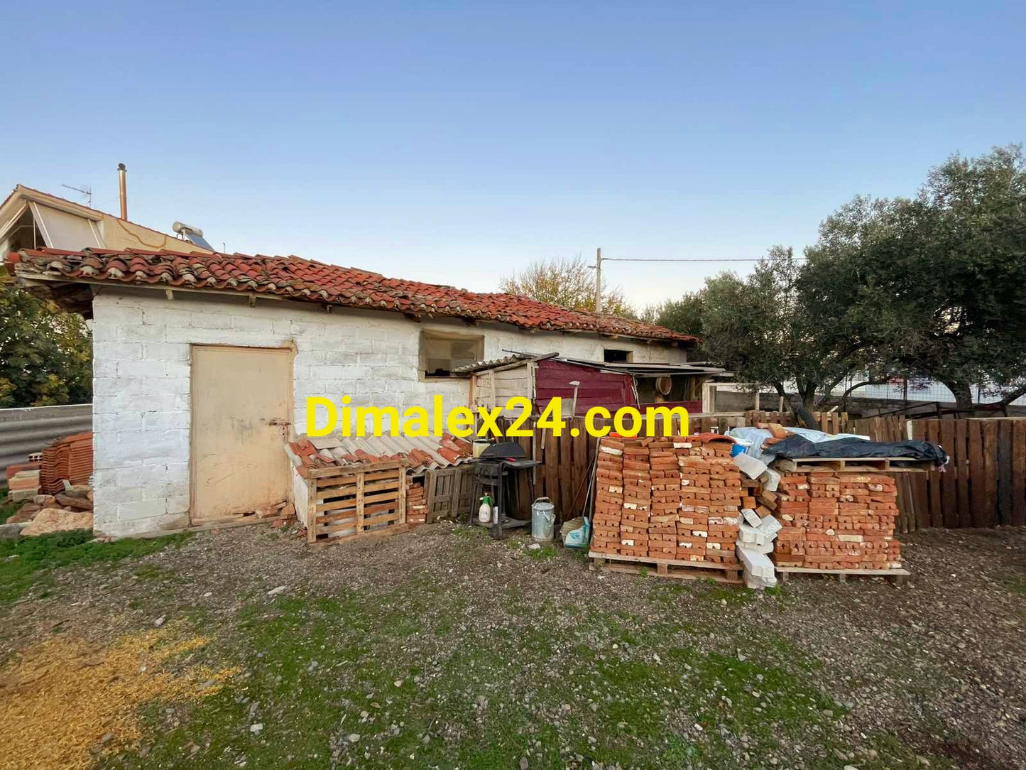 Имот за реновиране в центъра на село Ксилагани,област Родопи на 6 км. от морето.