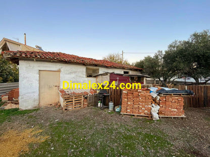 Имот за реновиране в центъра на село Ксилагани,област Родопи на 6 км. от морето.