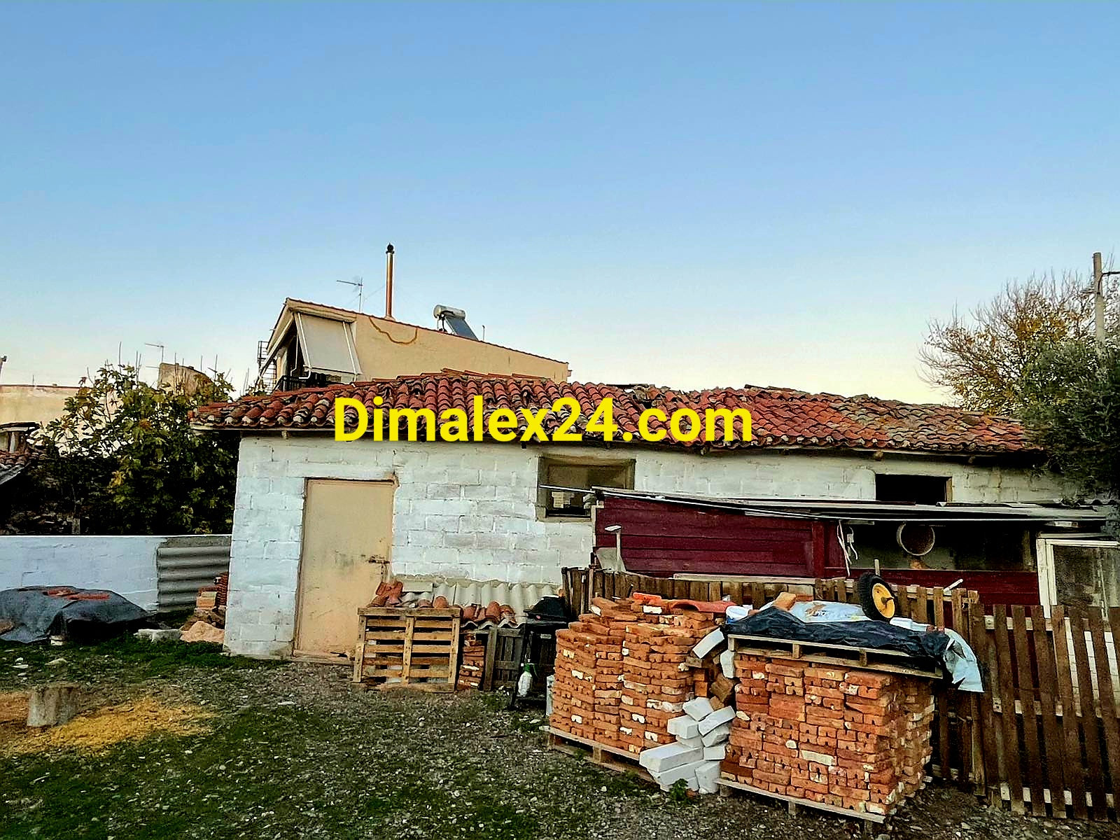 Къща в центъра на ксилагани - имот за реноважия на 6 км. от морето.