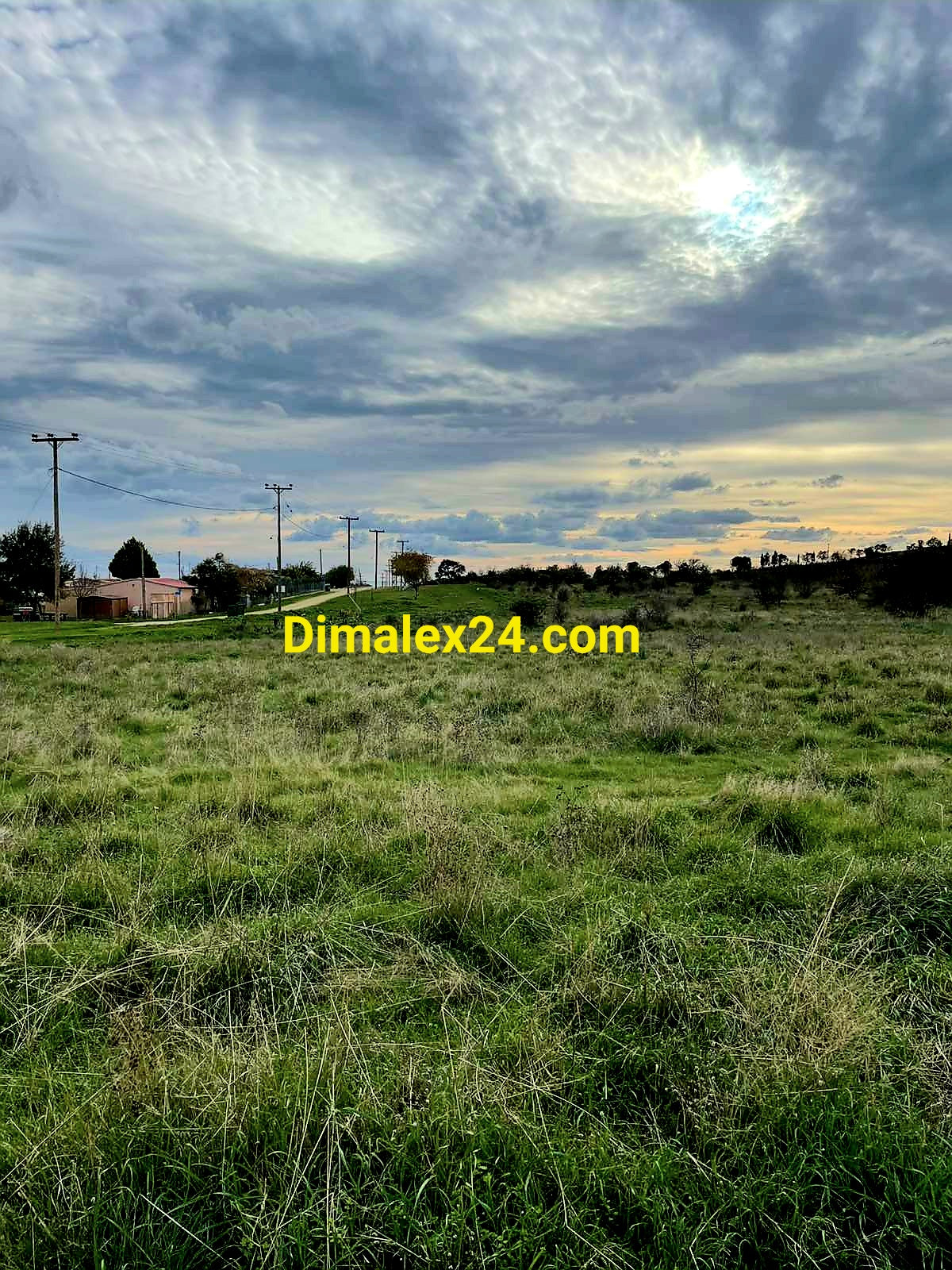 Възможност за строеж върху голям морски парцел в Северна Гърция - площ от 8200 кв.м. на 580 м. от плажана Крионери.