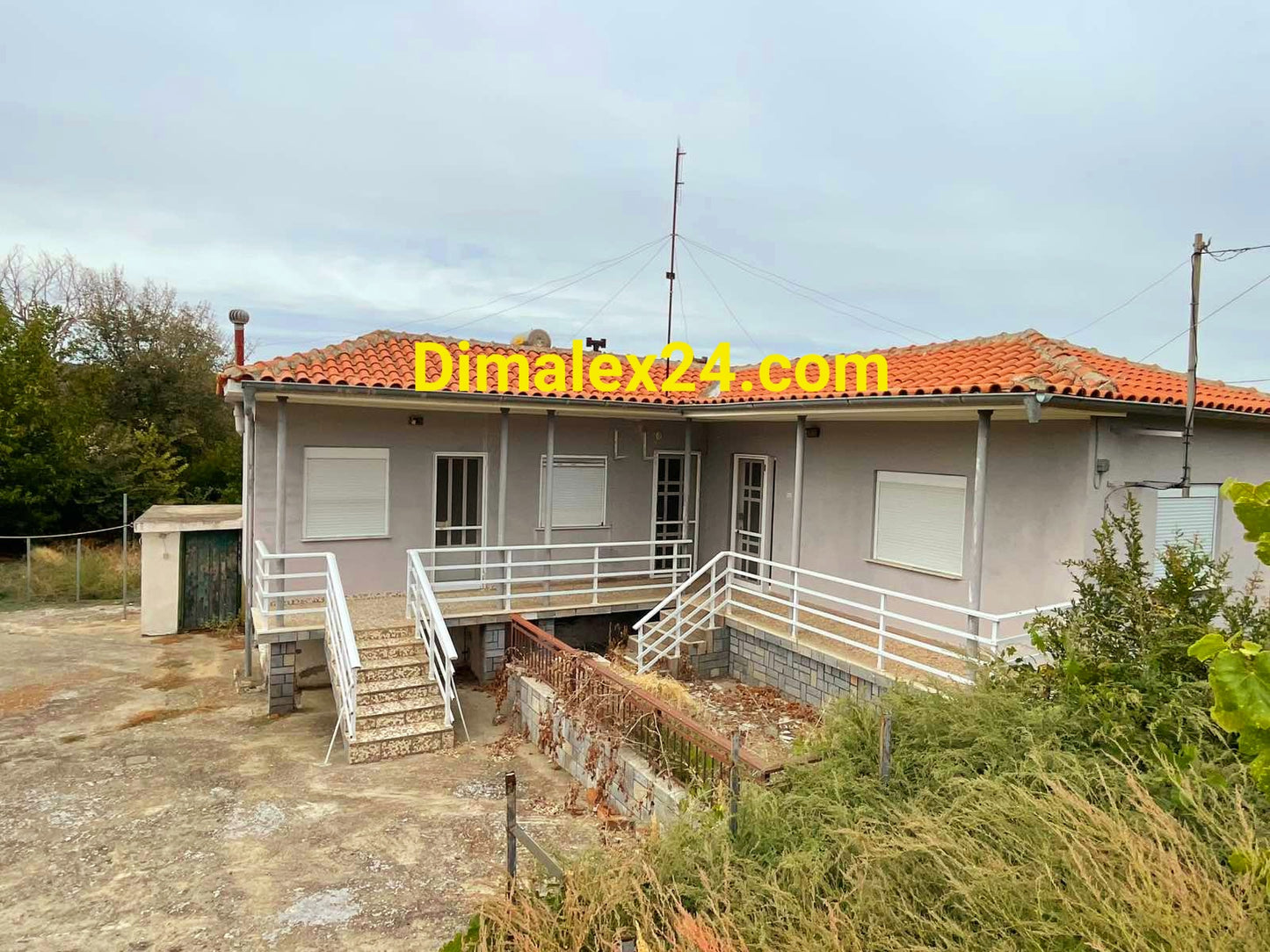 Изодна къща за продажба в кровилиСеверна Гърция,област Родопи - имот с голям инвестиционен потенциал.