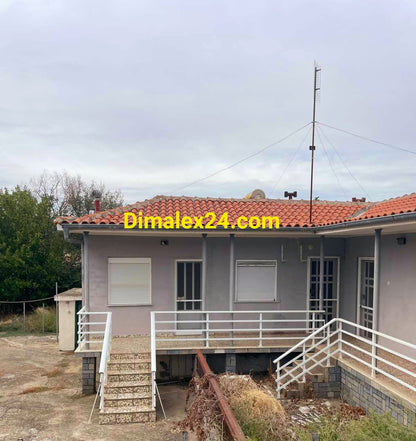 Едноетажна семейна къща с тераса ки две стълбища. имот в Кровили,Северна Гърция,област Родопи.