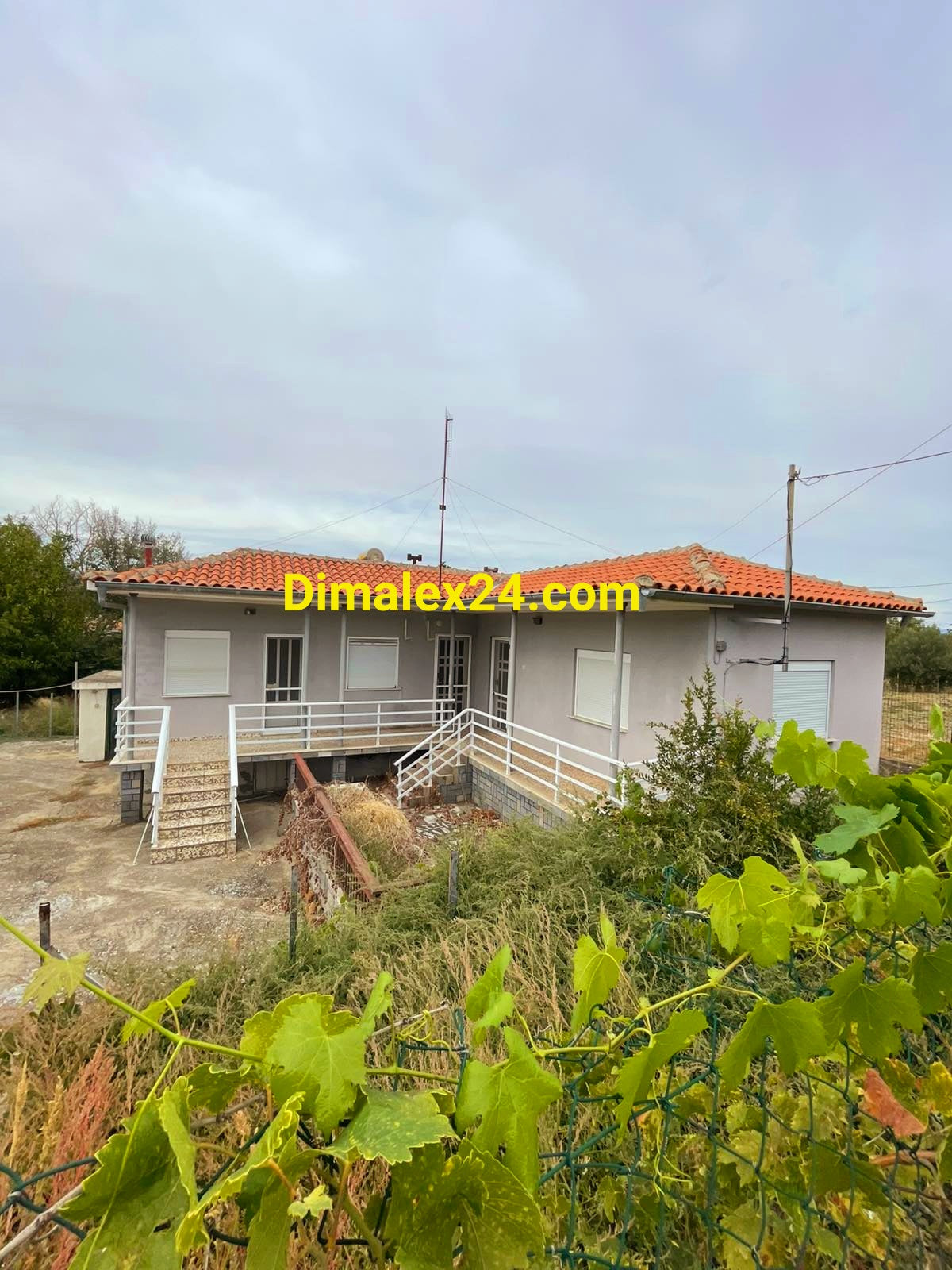 Изглед към къща с Кровили,Северна Гърция,област Родопи.