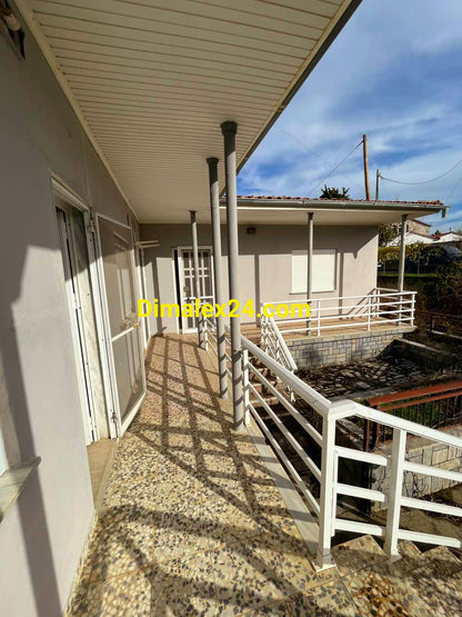 Къща с голяма тераса и просторен двор в Кровили,област Родопи,Северна Гърция.