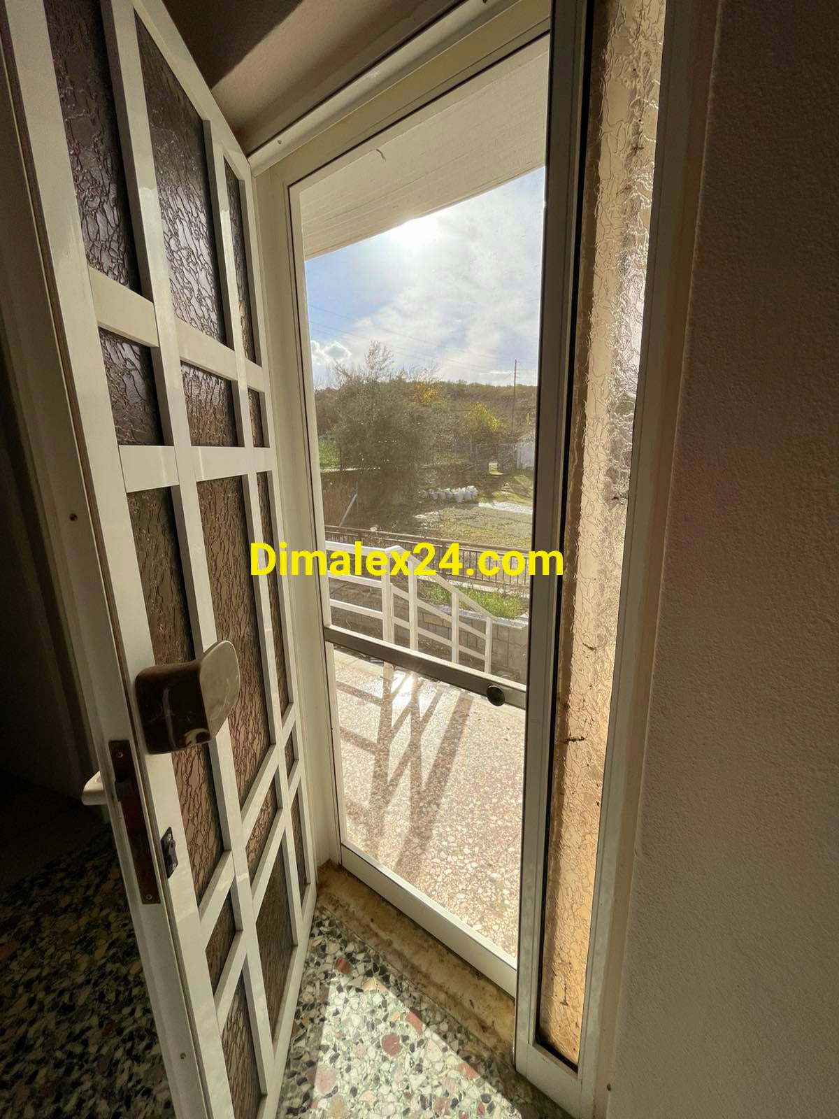 Изглед към двор на къща в Кровили,Северна Гърция.