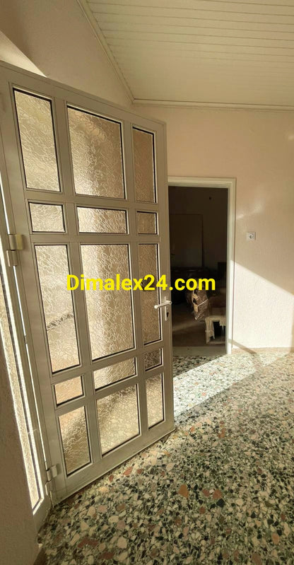 Антре и входна врата на къща в Кровили,област Родопи.