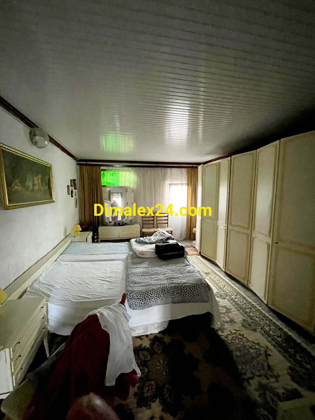 Спалня с легло кинг сайс в къща в област Родопи,Кровили.