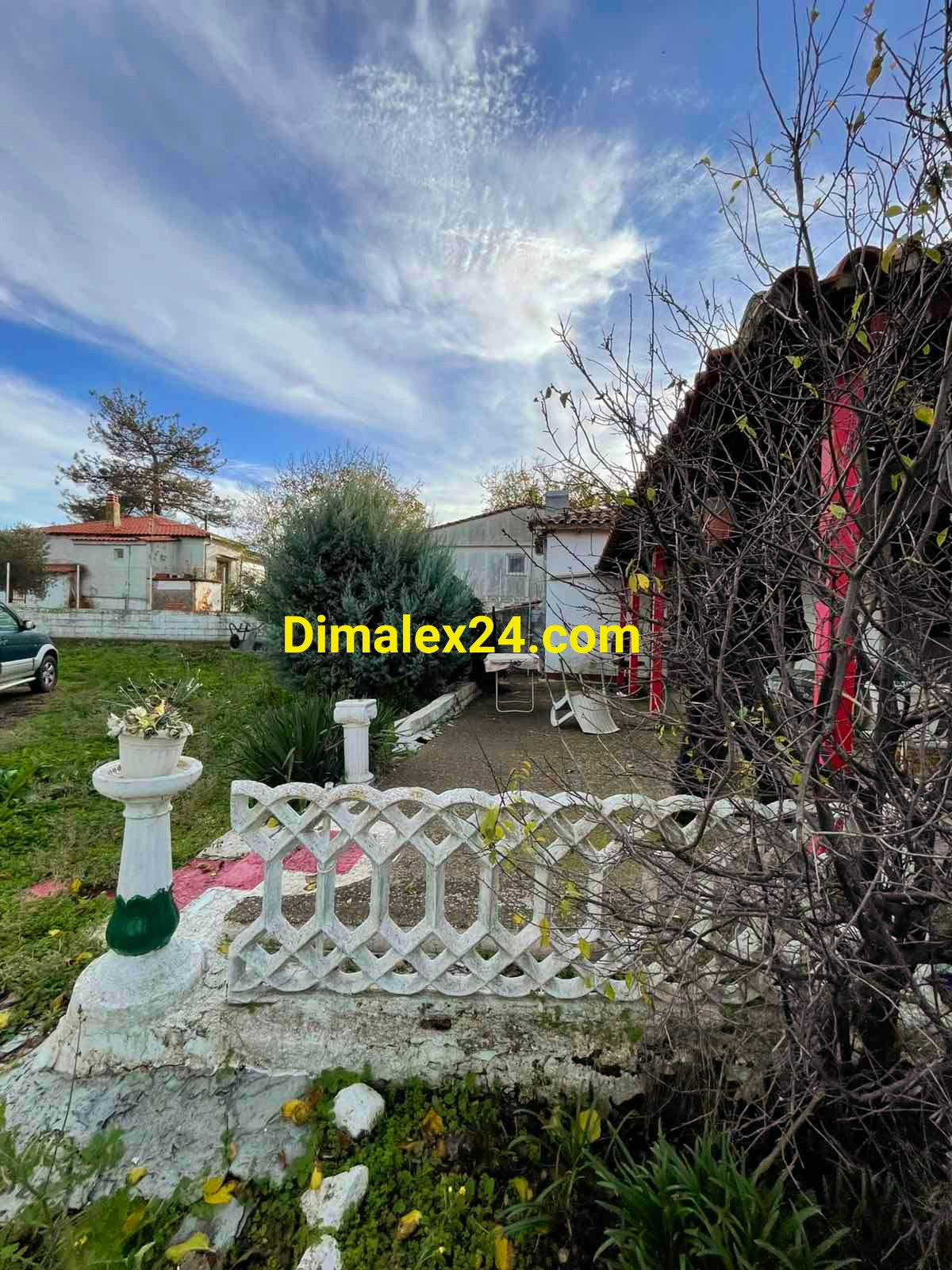 Веранда и просторен двор на имот в кровили,Северна Гърция,област Родопи.