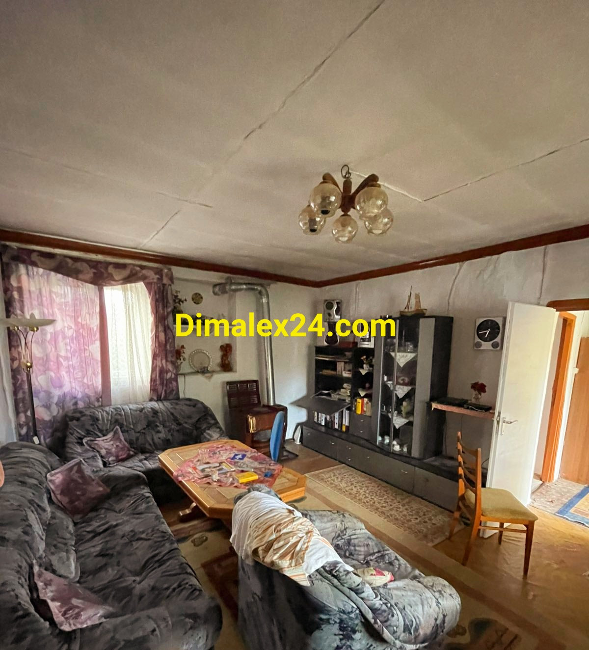 Просторна всекидневна на имот в Северна Гърция,област Родопи.