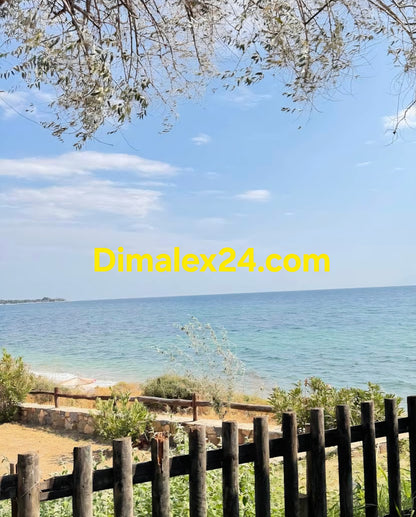 Панорамна морска гледка от рибен ресторат в Платанитис,област Родопи, Гърция.