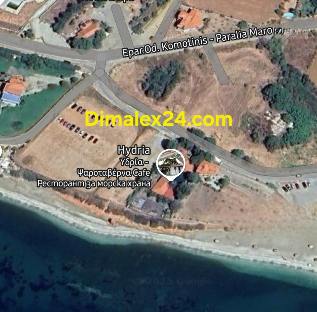 Сателитен изглед на рибен ресторант на брега на морето в Северна Гърция, област Родопи, Платанитис.