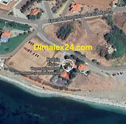 Сателитен изглед на рибен ресторант на брега на морето в Северна Гърция, област Родопи, Платанитис.