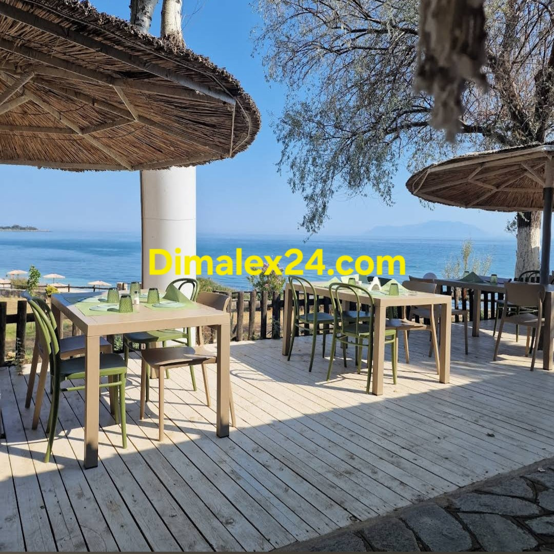 Рибен ресторант на морския бряг в Платанитис, Северна Гърция, област Родопи.