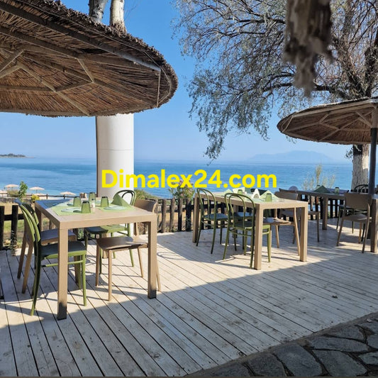 Рибен ресторант на морския бряг в Платанитис, Северна Гърция, област Родопи.