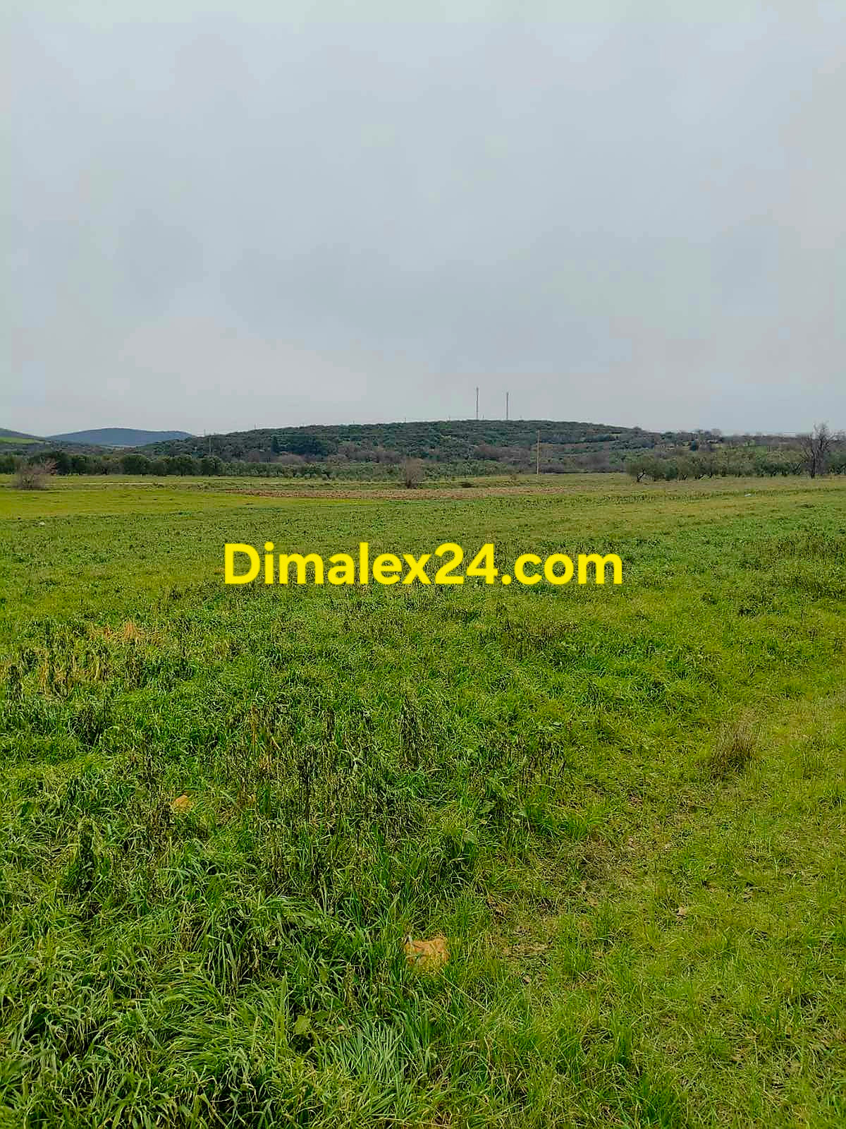 Изгоден парцел в Северна Гърция на 2 км от морето.