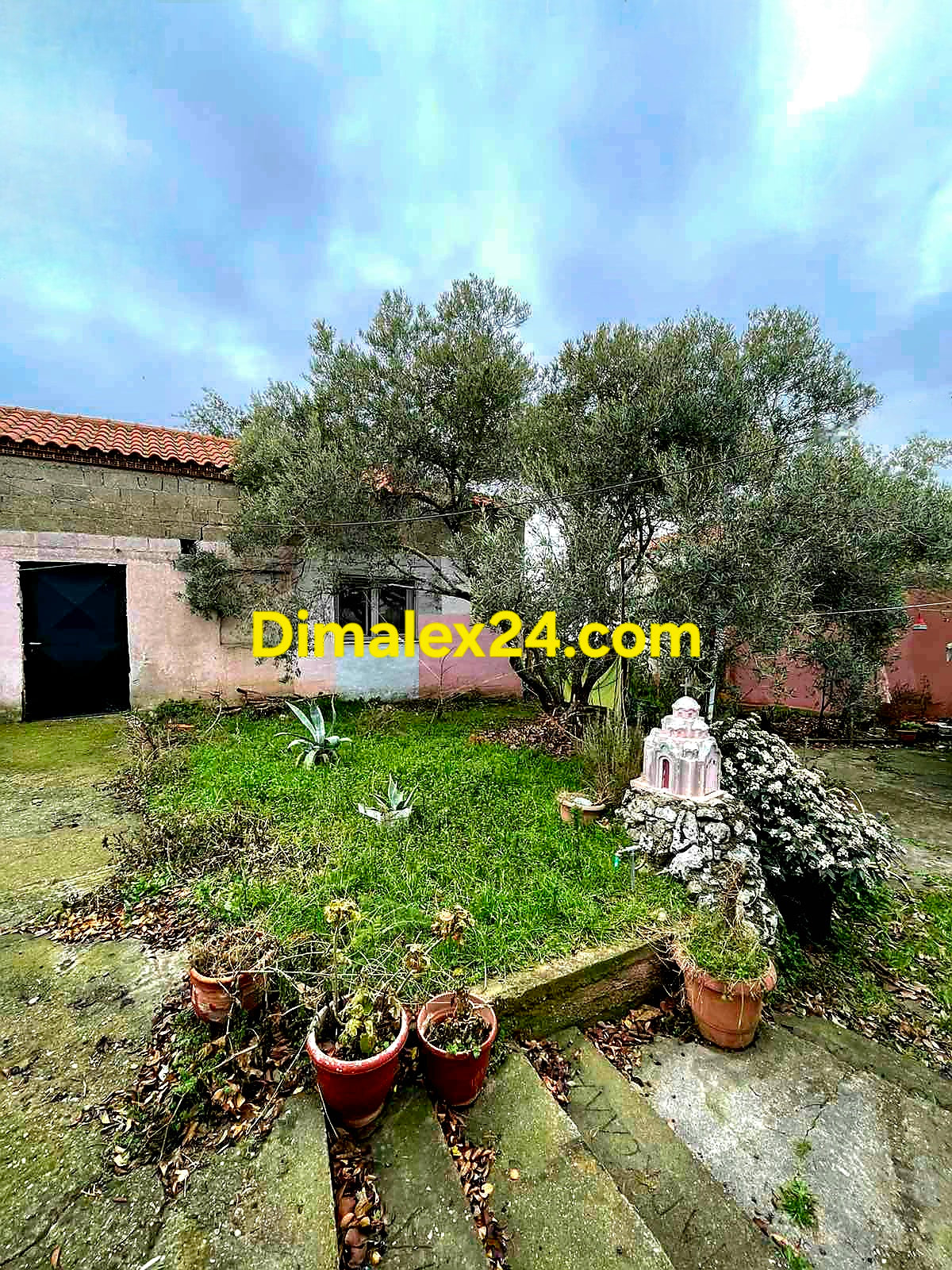 Заден двор на къща в Проскинитес,област Родопи,Гърция.