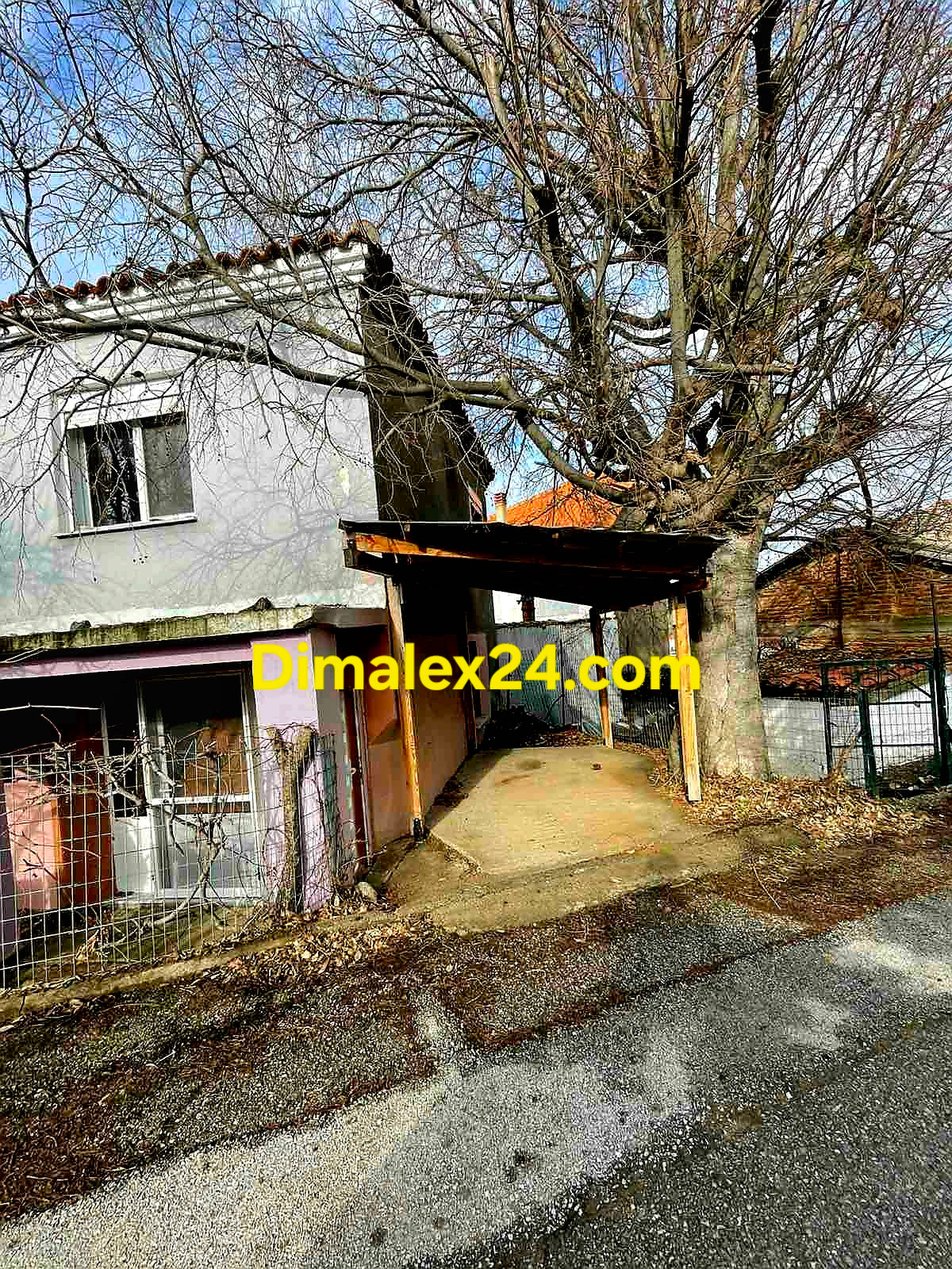 Къща в Проскинитес,Гърция с парко място на главен селски път.