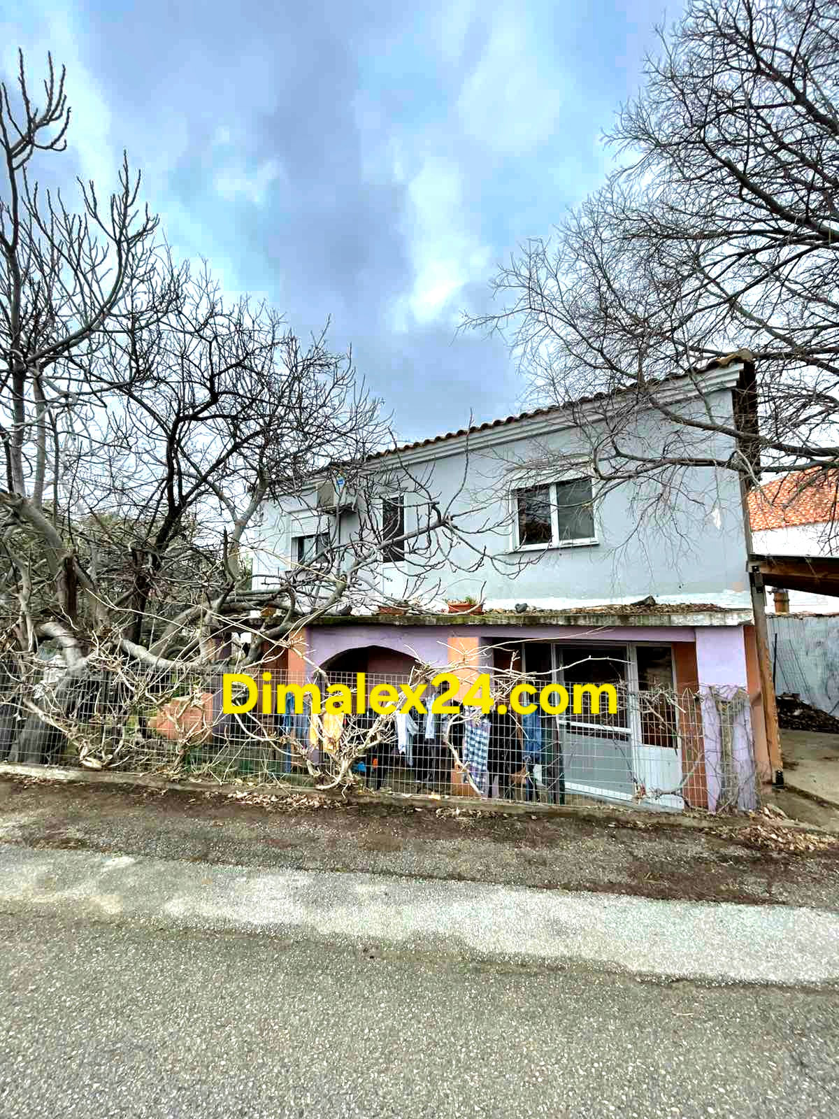 Паркомясто в парцел към къща в Проскинитес.