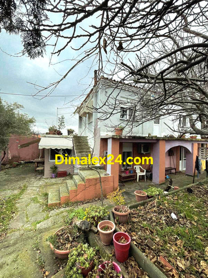 Къща с двор в Проскинитес Северна Гърция близо до морето.