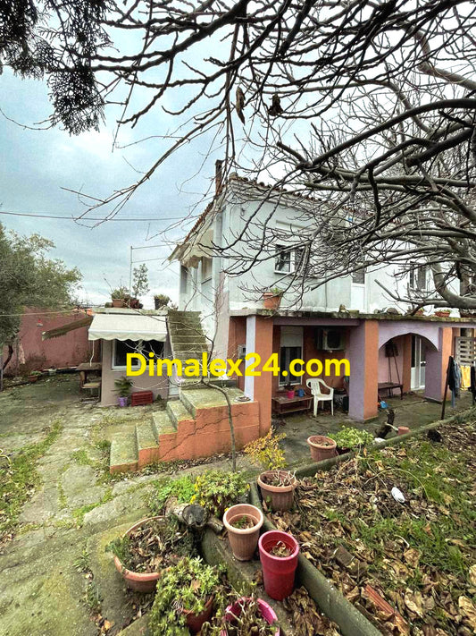 Къща с двор в Проскинитес Северна Гърция близо до морето.